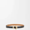 Pebble-bälte i slätt kalvskinn Svart/Guld Pebble-bälte i slätt kalvskinn Svart/Guld