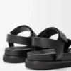 Pebble fussbett-sandaler i mjukt kalvskinn Svart Pebble fussbett-sandaler i mjukt kalvskinn Svart