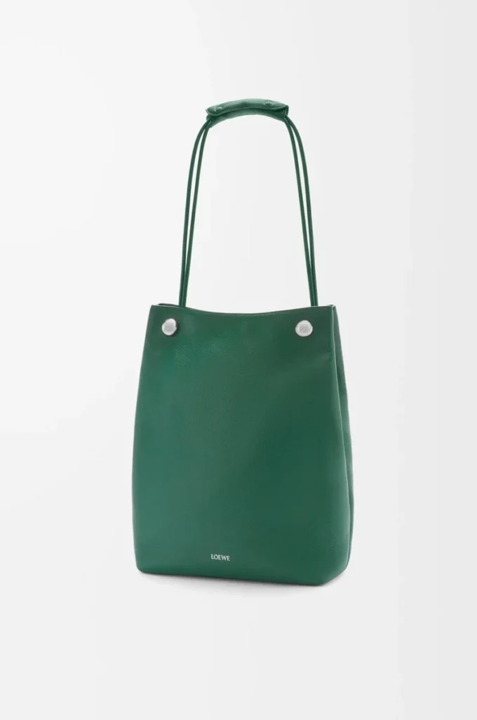 Pebble hobo i mjukt kornat kalvskinn Evergreen Pebble hobo i mjukt kornat kalvskinn Evergreen