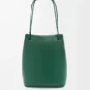 Pebble hobo i mjukt kornat kalvskinn Evergreen Pebble hobo i mjukt kornat kalvskinn Evergreen