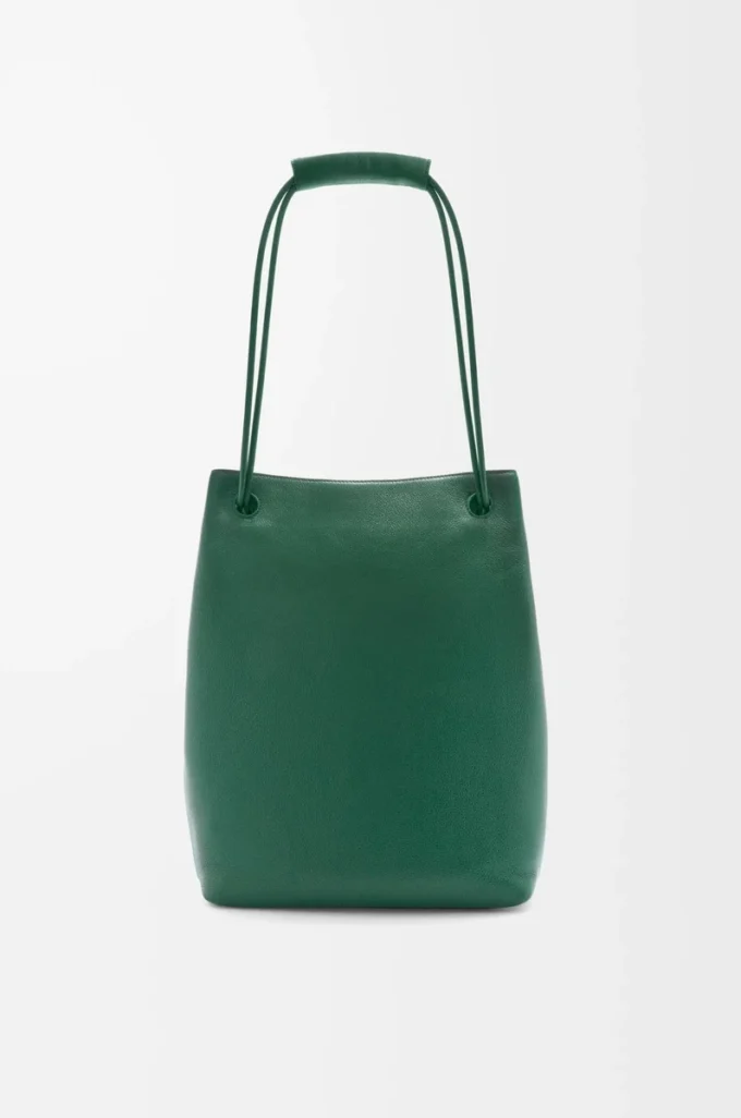 Pebble hobo i mjukt kornat kalvskinn Evergreen Pebble hobo i mjukt kornat kalvskinn Evergreen