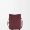 Pebble-påse i slätt kalvskinn Dark Burgundy Pebble-påse i slätt kalvskinn Dark Burgundy