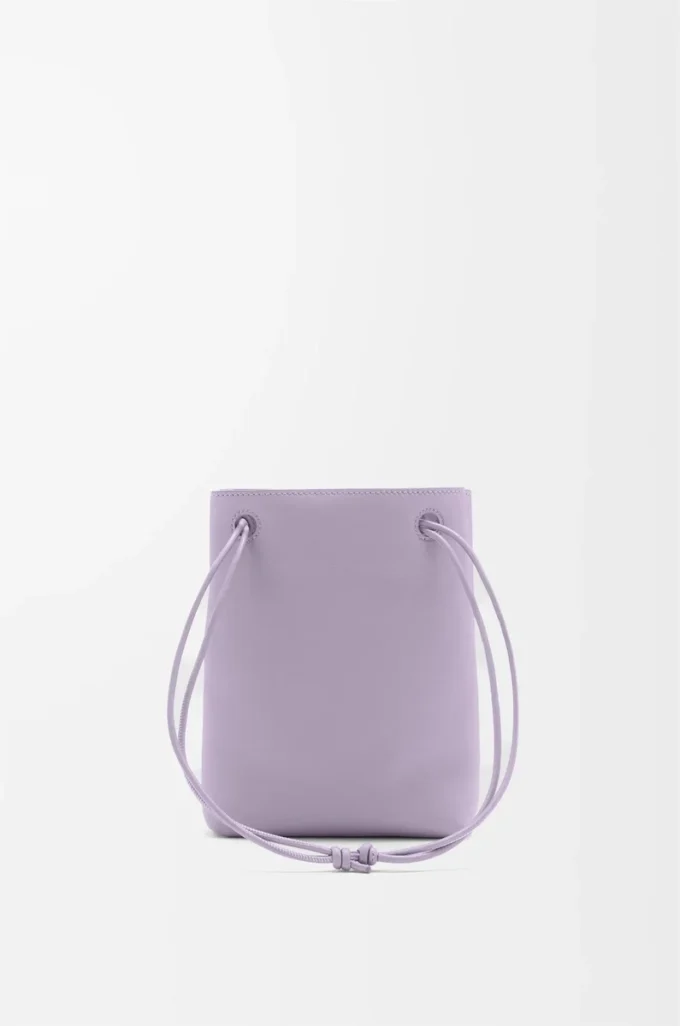 Pebble-påse i slätt kalvskinn, Dirty Mauve Pebble-påse i slätt kalvskinn, Dirty Mauve