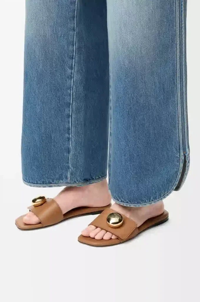 Pebble-sandaler i mjukt kalvskinn, ek Pebble-sandaler i mjukt kalvskinn, ek