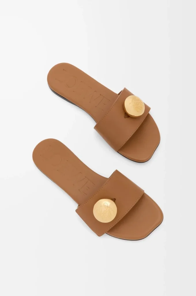 Pebble-sandaler i mjukt kalvskinn, ek Pebble-sandaler i mjukt kalvskinn, ek