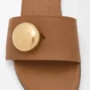 Pebble-sandaler i mjukt kalvskinn, ek Pebble-sandaler i mjukt kalvskinn, ek