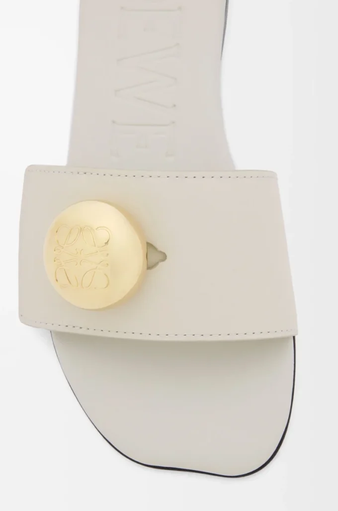 Pebble-sandaler i mjukt kalvskinn Sea Salt Pebble-sandaler i mjukt kalvskinn Sea Salt