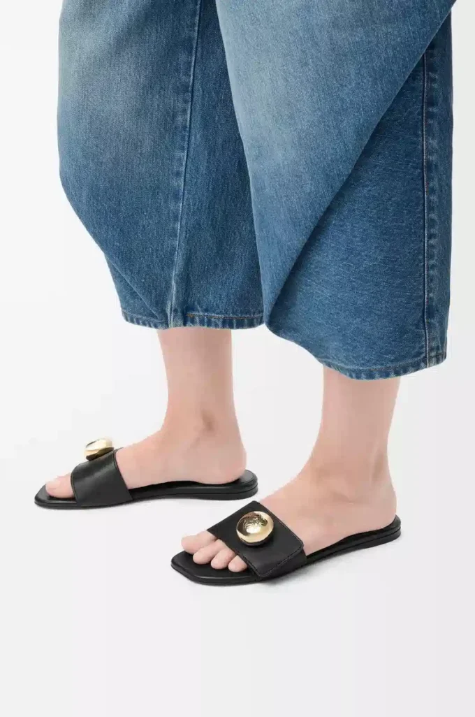 Pebble-sandaler i mjukt kalvskinn, svarta Pebble-sandaler i mjukt kalvskinn, svarta