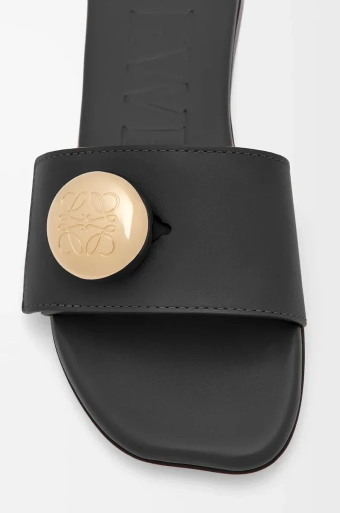 Pebble-sandaler i mjukt kalvskinn, svarta Pebble-sandaler i mjukt kalvskinn, svarta