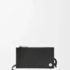 Pebble Slider-kortficka i glänsande nappakalvskinn, svart/mörk khaki Pebble Slider-kortficka i glänsande nappakalvskinn, svart/mörk khaki