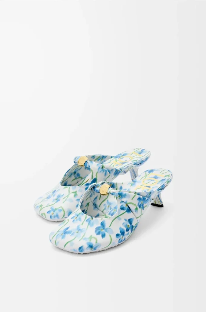 Pebble Soft-mule i tryckt nappa-lammsläd Soft White/Blue Pebble Soft-mule i tryckt nappa-lammsläd Soft White/Blue