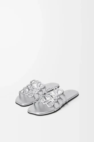 Petal Anagram-sandaler i laminerat lammskinn Silver Petal Anagram-sandaler i laminerat lammskinn Silver