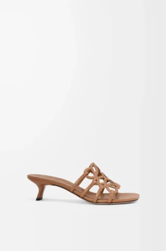 Petal Anagram-sandaler i mjukt kalvskinn Camel Petal Anagram-sandaler i mjukt kalvskinn Camel