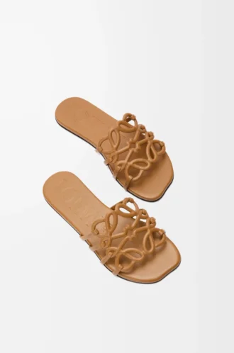 Petal Anagram-sandaler i mjukt kalvskinn Camel