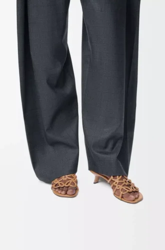 Petal Anagram-sandaler i mjukt kalvskinn Camel Petal Anagram-sandaler i mjukt kalvskinn Camel