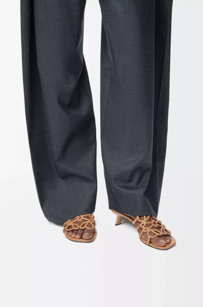 Petal Anagram-sandaler i mjukt kalvskinn Camel Petal Anagram-sandaler i mjukt kalvskinn Camel