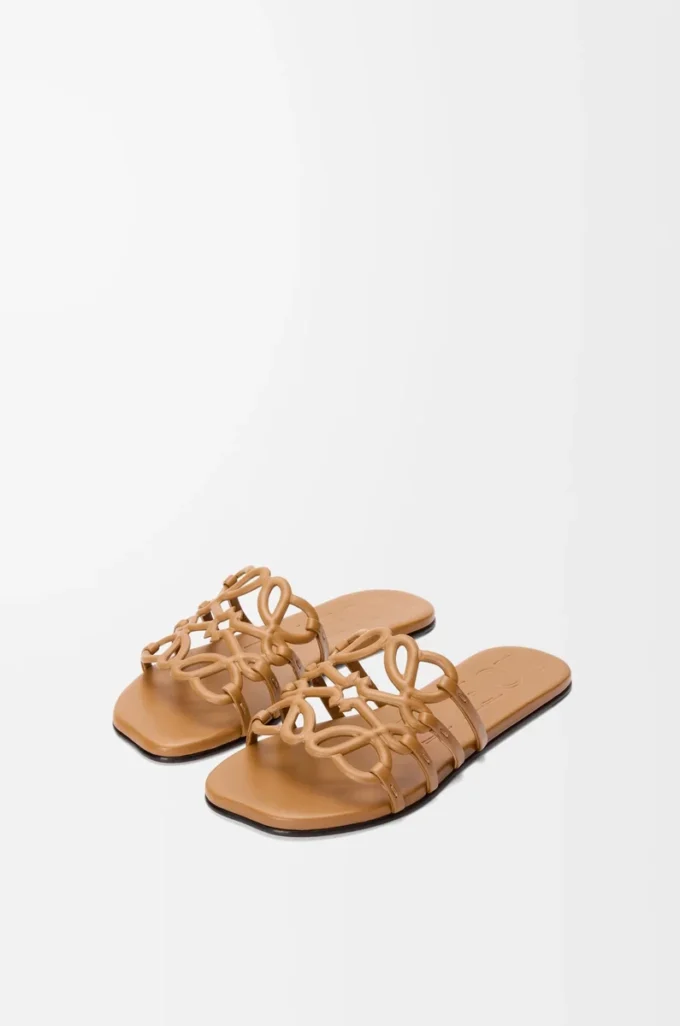 Petal Anagram-sandaler i mjukt kalvskinn Camel Petal Anagram-sandaler i mjukt kalvskinn Camel
