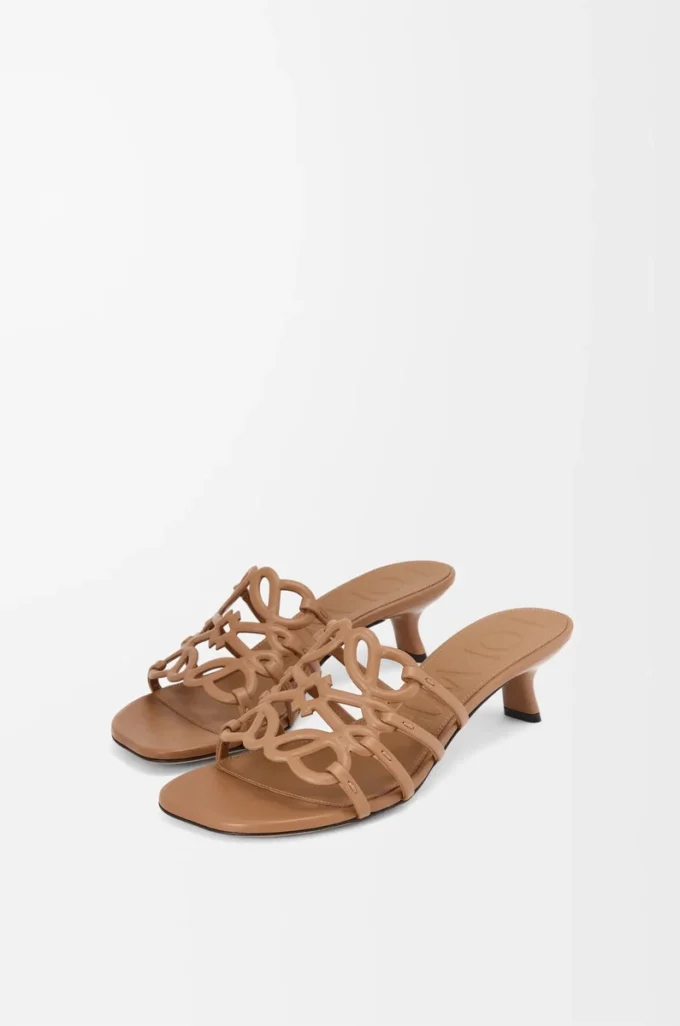 Petal Anagram-sandaler i mjukt kalvskinn Camel Petal Anagram-sandaler i mjukt kalvskinn Camel