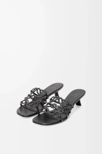 Petal Anagram-sandaler i mjukt kalvskinn, svarta Petal Anagram-sandaler i mjukt kalvskinn, svarta