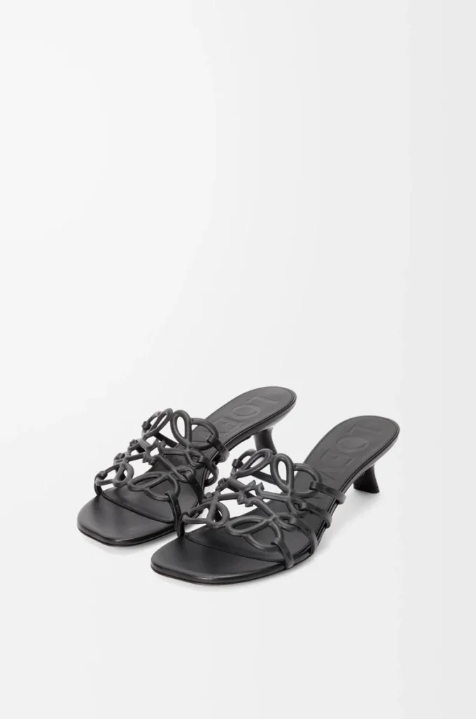 Petal Anagram-sandaler i mjukt kalvskinn, svarta Petal Anagram-sandaler i mjukt kalvskinn, svarta
