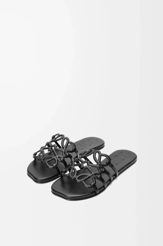 Petal Anagram-sandaler i mjukt kalvskinn, svarta Petal Anagram-sandaler i mjukt kalvskinn, svarta