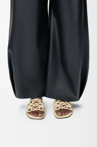 Petal Anagram-sandaler i strassprydd mocka Butter