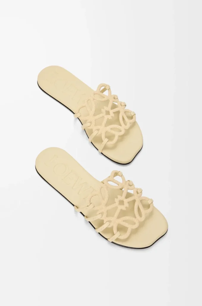 Petal Anagram-sandaler i strassprydd mocka Butter Petal Anagram-sandaler i strassprydd mocka Butter