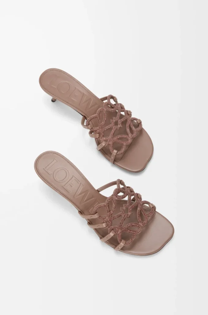 Petal Anagram-sandaler i strassprydd mocka Ljus taupe Petal Anagram-sandaler i strassprydd mocka Ljus taupe