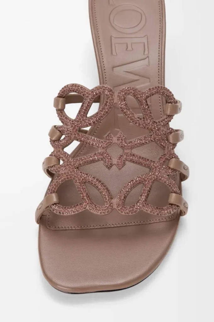 Petal Anagram-sandaler i strassprydd mocka Ljus taupe Petal Anagram-sandaler i strassprydd mocka Ljus taupe