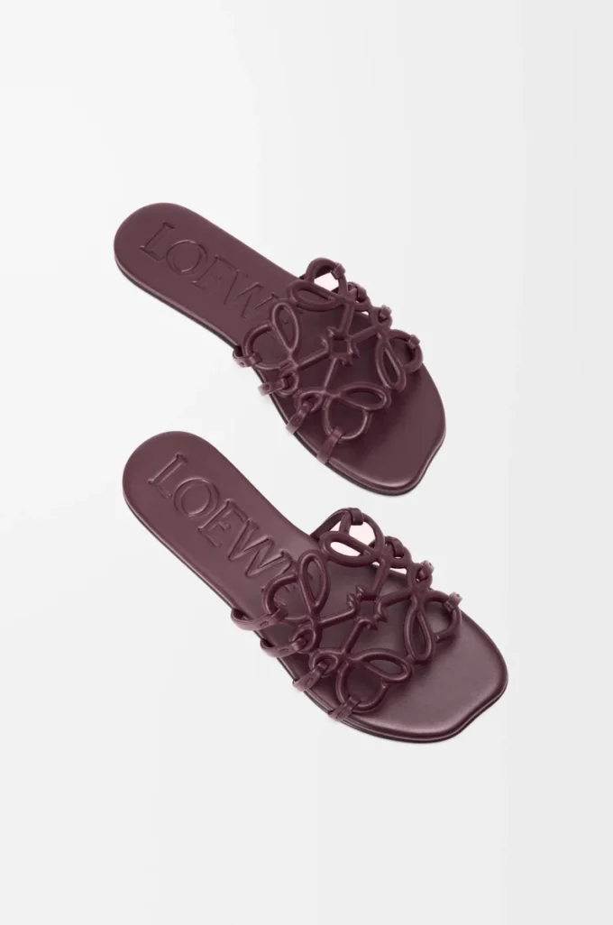 Petal Anagram-tofflor i mjukt kalvskinn Mörk burgundy Petal Anagram-tofflor i mjukt kalvskinn Mörk burgundy