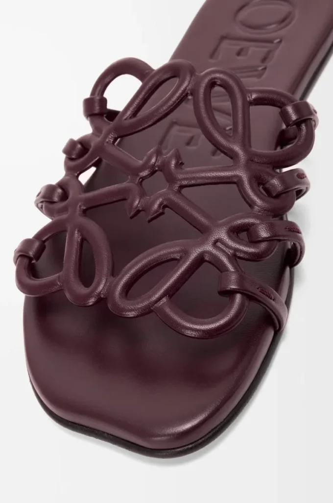 Petal Anagram-tofflor i mjukt kalvskinn Mörk burgundy Petal Anagram-tofflor i mjukt kalvskinn Mörk burgundy
