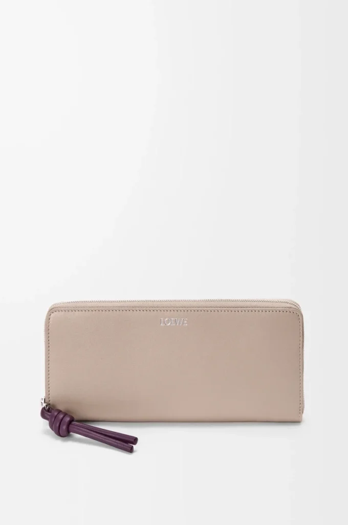 Plånbok med dragkedja och knut i glänsande nappa kalvskinn Clay/Plum