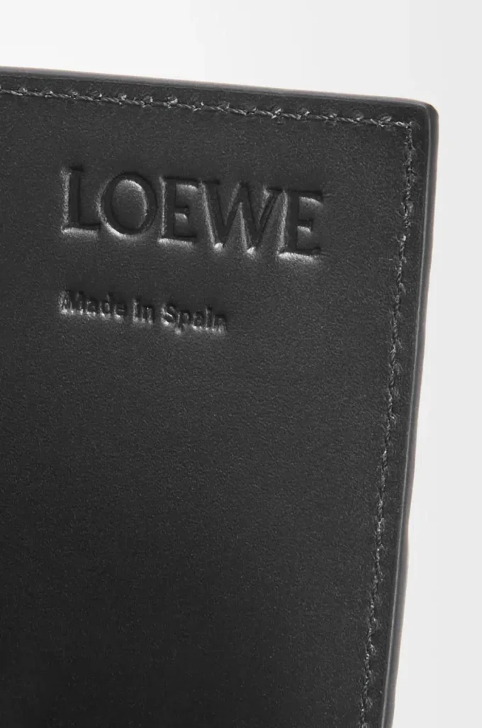 Öppen korthållare i texturerat klassiskt kalvskinn Black Öppen korthållare i texturerat klassiskt kalvskinn Black