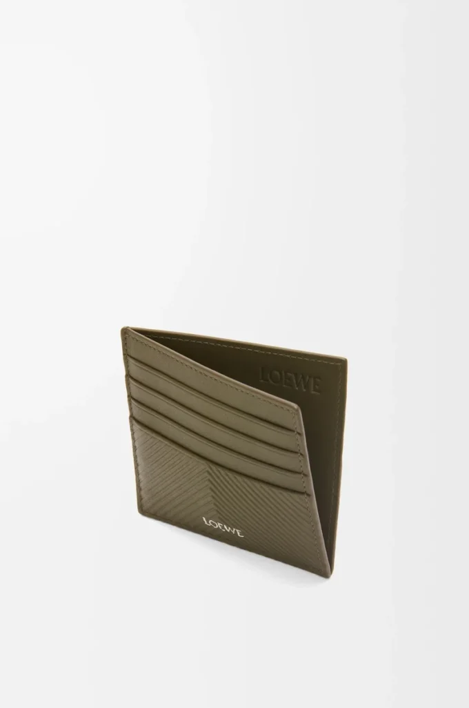 Öppen korthållare i texturerat klassiskt kalvskinn Dark Khaki Öppen korthållare i texturerat klassiskt kalvskinn Dark Khaki