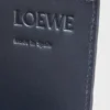 Öppen korthållare i texturerat klassiskt kalvskinn Deep Navy Öppen korthållare i texturerat klassiskt kalvskinn Deep Navy