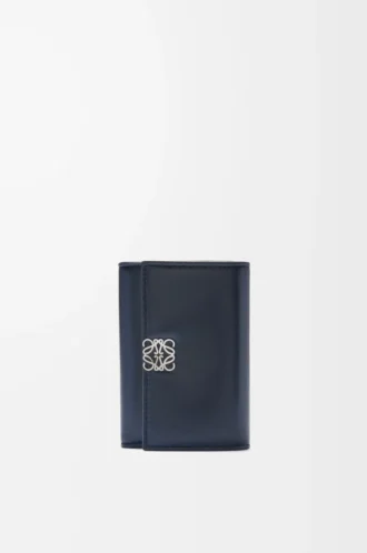 Puffer Anagram liten vertikal plånbok i glänsande nappa kalvskinn Deep Navy