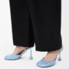 Pumps med ankelrem i rhinestone-dekorerat mocka Baby Blue Pumps med ankelrem i rhinestone-dekorerat mocka Baby Blue