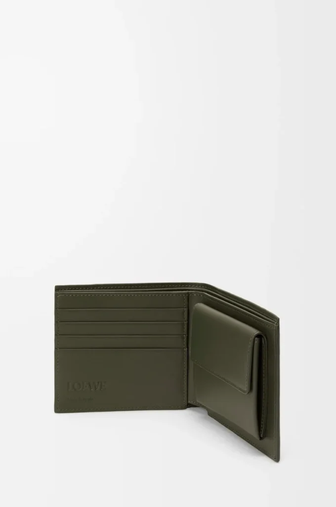 Puzzle bifold myntplånbok i klassiskt kalvskinn Dark Khaki Puzzle bifold myntplånbok i klassiskt kalvskinn Dark Khaki