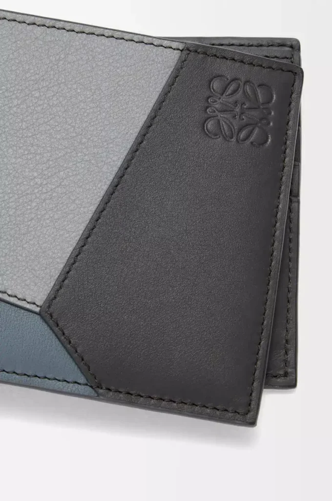 Puzzle bifold plånbok i klassiskt kalvskinn Asfaltgrå/Stormblå