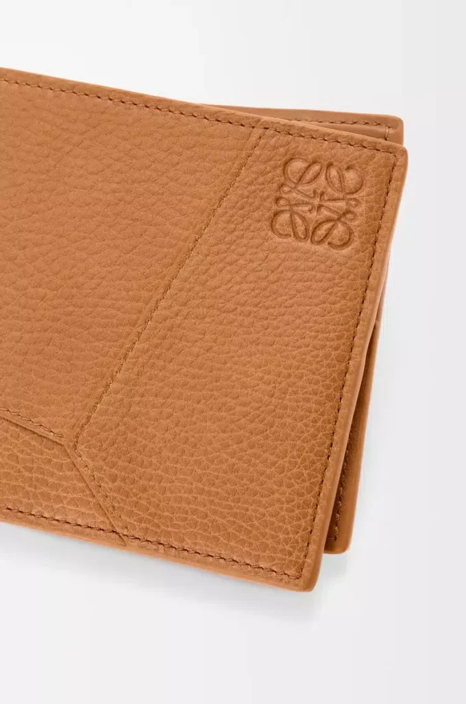 Puzzle bifold plånbok i mjukt kornat kalvskinn Ljus Canyonbrun