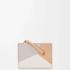 Puzzle kompakt plånbok i klassiskt kalvskinn Ghost/Silky Beige Puzzle kompakt plånbok i klassiskt kalvskinn Ghost/Silky Beige