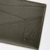 Puzzle kortfodral i klassiskt kalvskinn Dark Khaki Puzzle kortfodral i klassiskt kalvskinn Dark Khaki