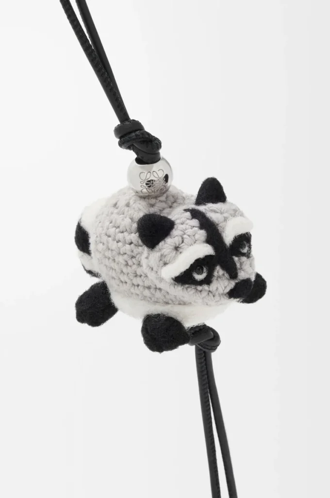 Raccoon-berlock i filt, grå Raccoon-berlock i filt, grå