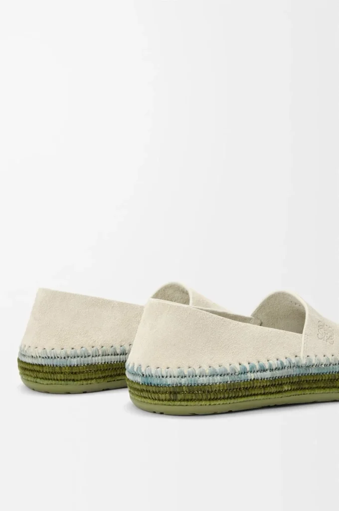 Rio toffel i mocka och raffia Ljusgrå Rio toffel i mocka och raffia Ljusgrå