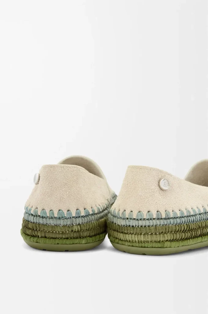 Rio toffel i mocka och raffia Ljusgrå Rio toffel i mocka och raffia Ljusgrå