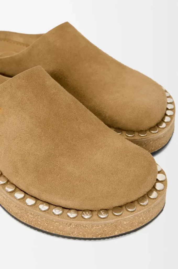 Rivet-mule i kalvskinnsmocka Medium Tabacco Rivet-mule i kalvskinnsmocka Medium Tabacco