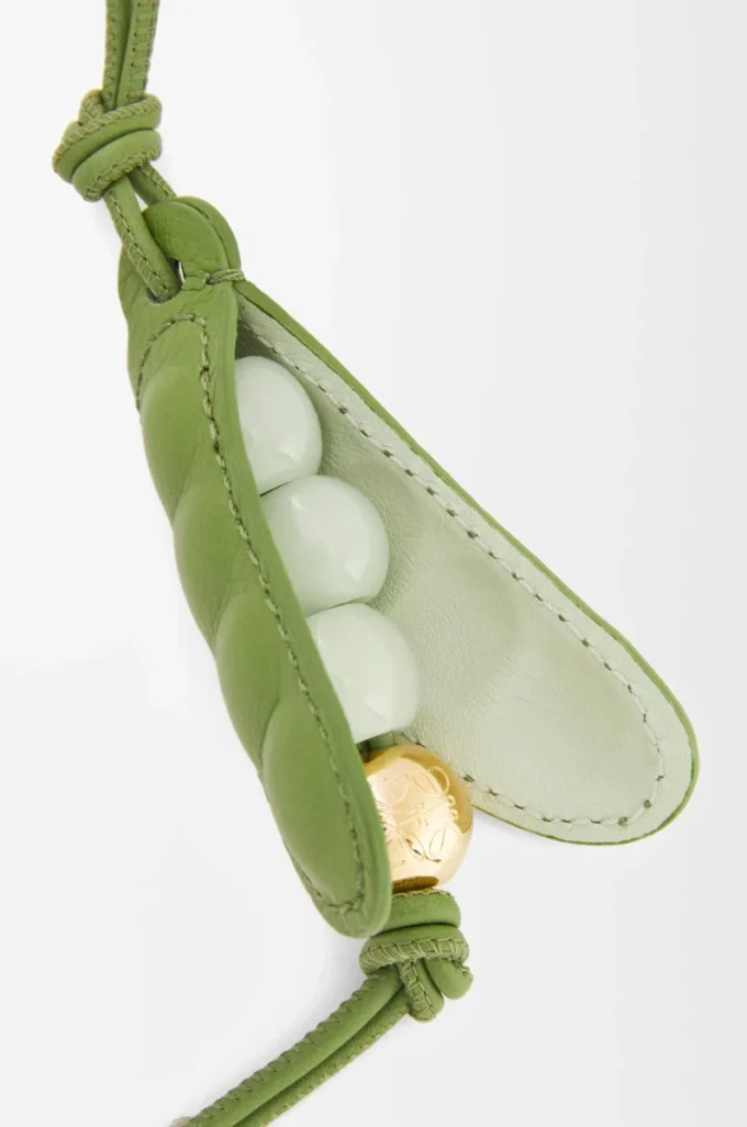 Ärtkapslar i klassiskt kalvskinn, vårgrönt/vårjade.