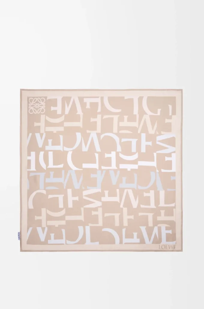 Scarf i silke Ljusbeige/beige