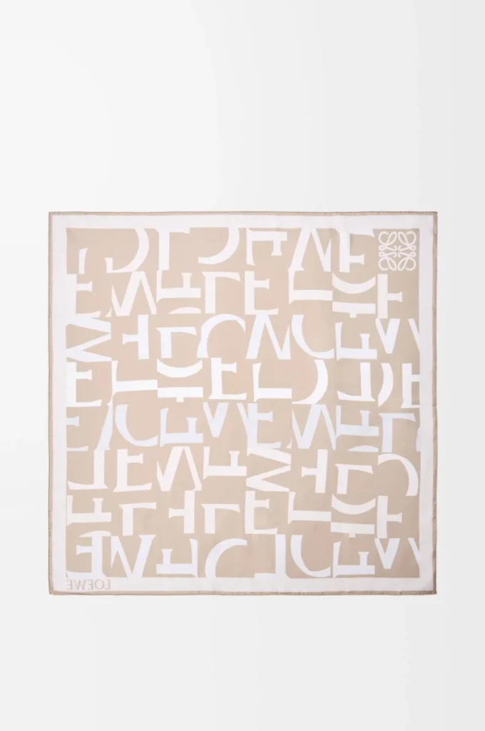 Scarf i silke Ljusbeige/beige