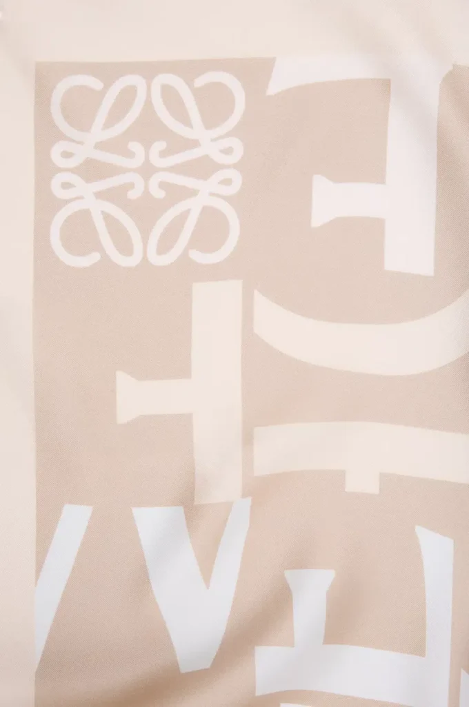 Scarf i silke Ljusbeige/beige